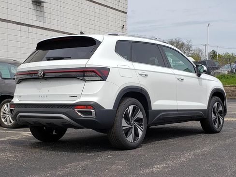 New 2026 Volkswagen Taos SE AWD/4WD image 3