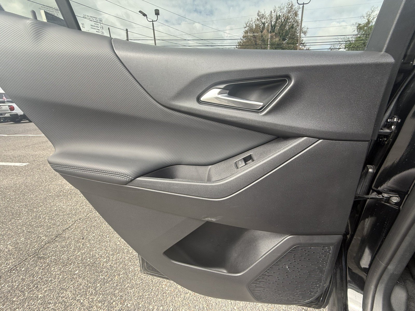 Used 2026 Chevrolet Equinox LT FWD image 28