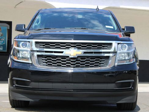 Used 2019 Chevrolet Suburban LT image 2
