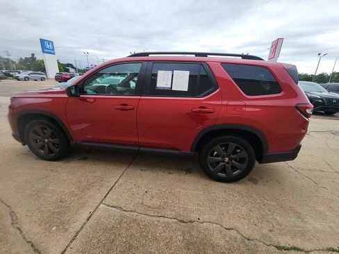 Used 2025 Honda Pilot Sport image 9