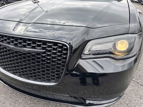 Used 2022 Chrysler 300 Touring w/ Sport Appearance Package image 3