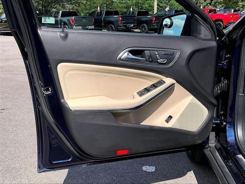 Used 2018 Mercedes-Benz GLA 250 4MATIC image 9