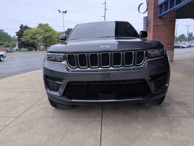 Used 2024 Jeep Grand Cherokee Laredo X w/ Luxury Tech Group I AWD/4WD image 10