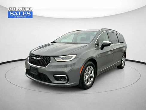 Used 2023 Chrysler Pacifica Limited FWD image 2