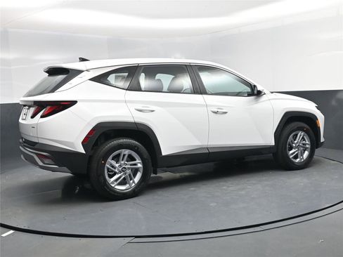 New 2026 Hyundai Tucson SE image 4