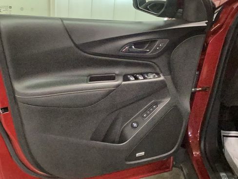 Used 2022 Chevrolet Equinox Premier image 12