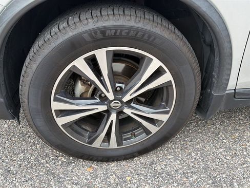 Used 2017 Nissan Rogue SL w/ SL Premium Package AWD/4WD image 2