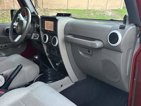 Used 2008 Jeep Wrangler Unlimited Sahara w/ Dual Top Group image 19