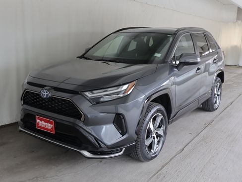 Used 2023 Toyota RAV4 SE w/ Weather & Moonroof Package image 24