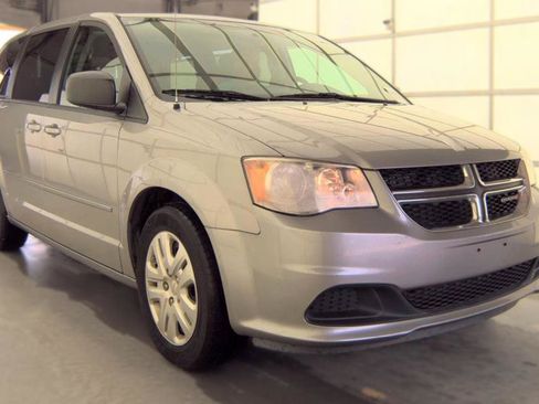 Used 2017 Dodge Grand Caravan SE w/ Power Window Group FWD image 3