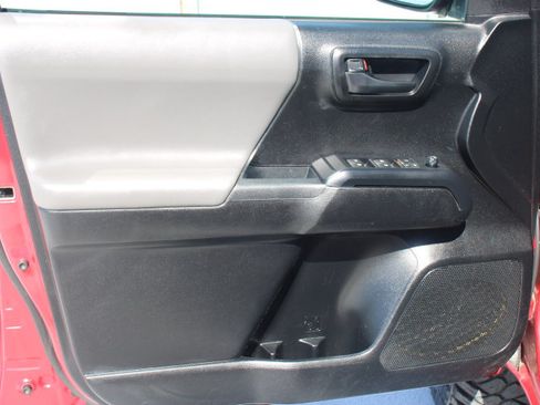 Used 2022 Toyota Tacoma SR AWD/4WD image 10