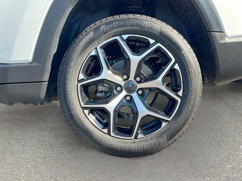 Certified 2025 Jeep Compass Limited image 27