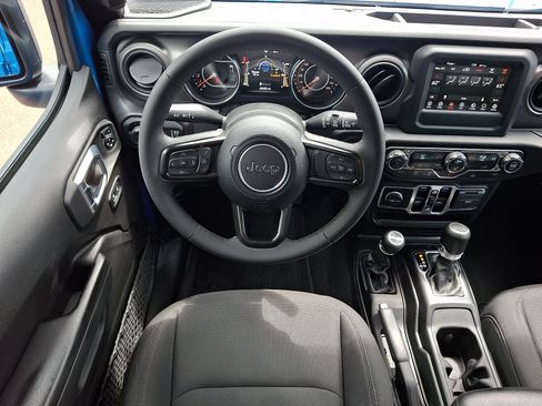Used 2023 Jeep Wrangler Unlimited Sport AWD/4WD image 10