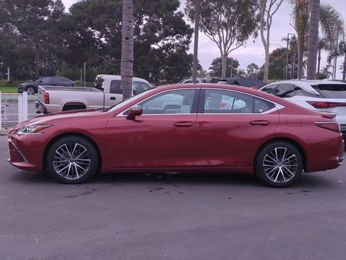 Used 2025 Lexus ES 300h w/ Premium Package image 9