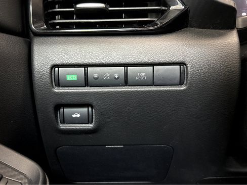Used 2024 Nissan Sentra SV FWD image 13