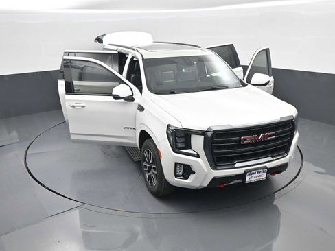 Used 2022 GMC Yukon XL AT4 AWD/4WD image 43