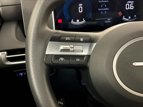 Certified 2025 Hyundai Santa Cruz SE image 13