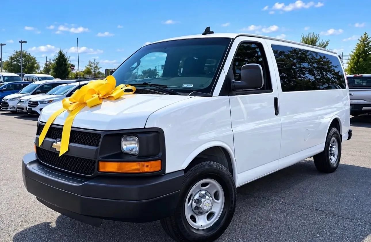 Used 2017 Chevrolet Express 2500 LS RWD image 3