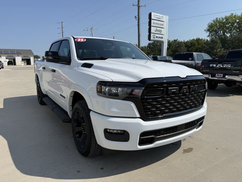 Used 2025 RAM 1500 Big Horn AWD/4WD image 34