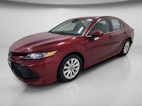 Used 2020 Toyota Camry LE image 9