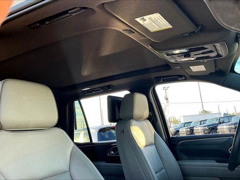 Used 2021 GMC Yukon SLT w/ SLT Premium Package image 14