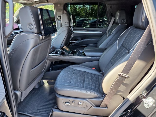Used 2025 Cadillac Escalade V AWD/4WD image 10