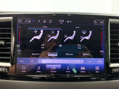 Used 2022 Chrysler Pacifica Touring-L FWD image 9