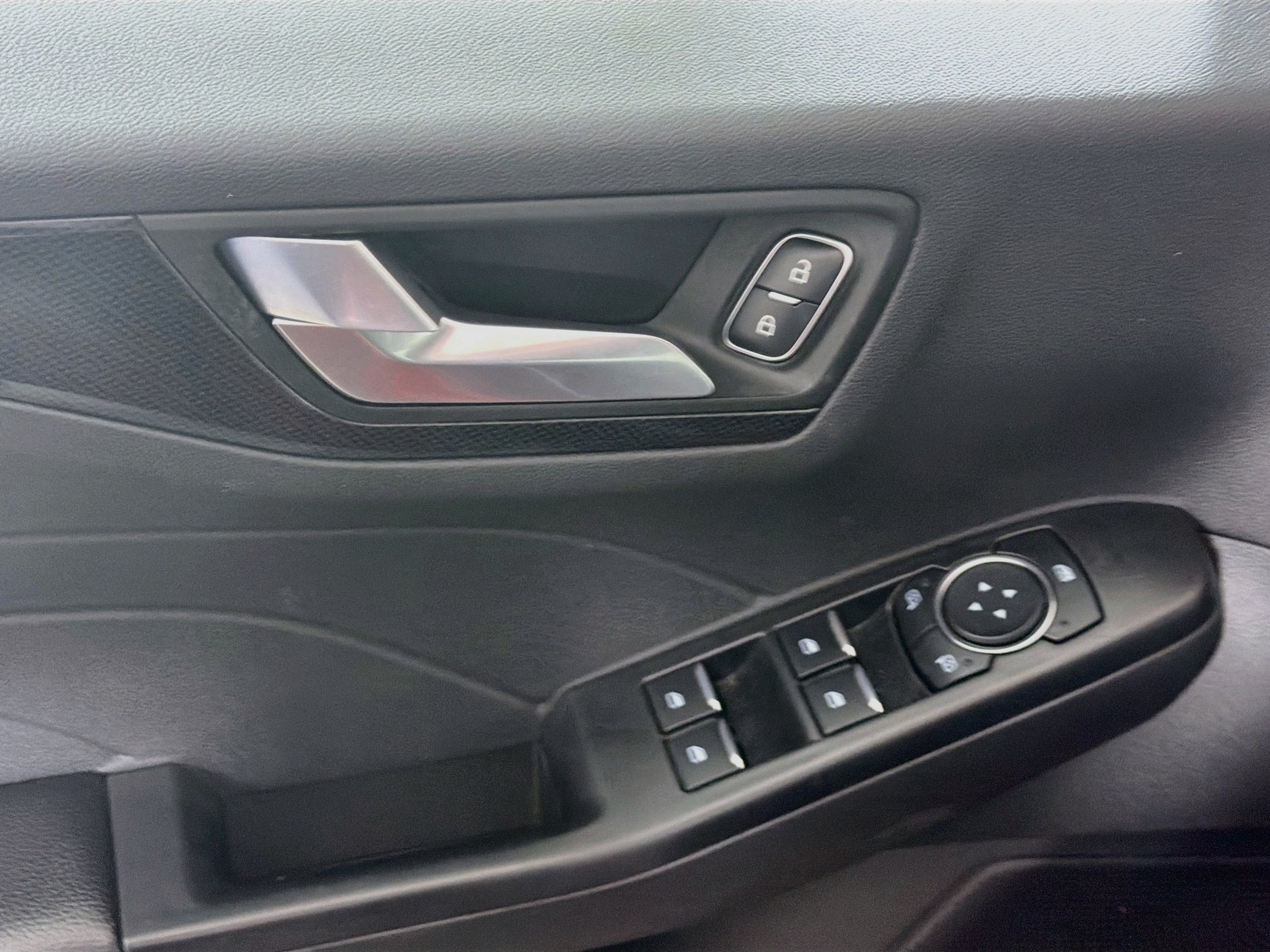 Used 2025 Ford Escape ST-Line Select AWD/4WD image 15