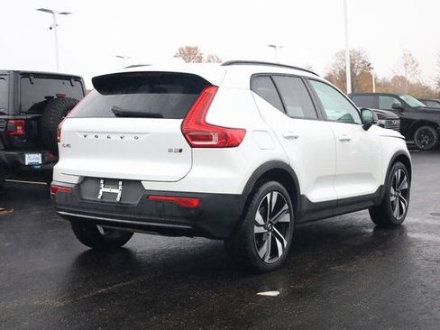 Used 2024 Volvo XC40 B5 Plus w/ Climate Package image 5
