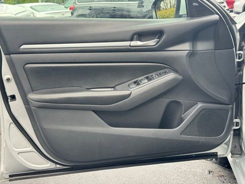 Used 2022 Nissan Altima 2.5 SV image 25