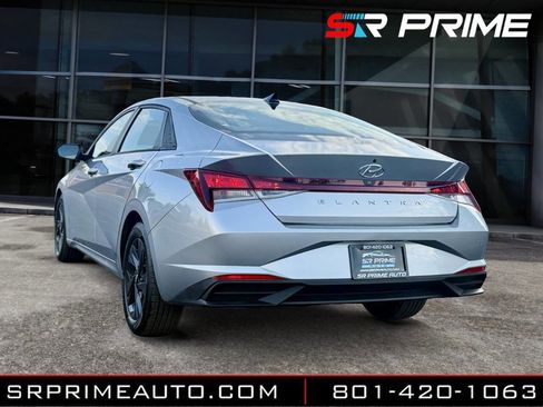 Used 2021 Hyundai Elantra SEL w/ Convenience Package image 2