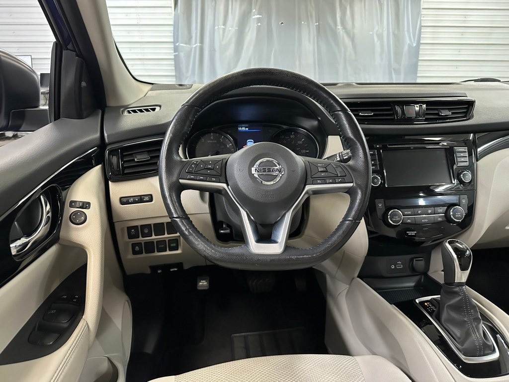 Used 2021 Nissan Rogue Sport SV FWD image 2