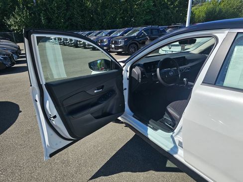 New 2026 Nissan Sentra SR w/ SR Premium Package FWD image 19
