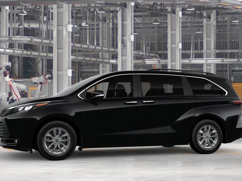 New 2026 Toyota Sienna XLE FWD image 5