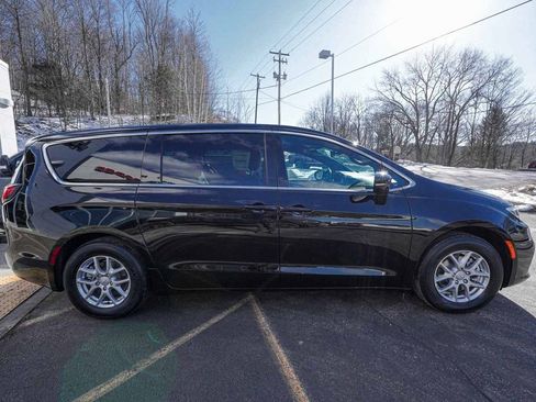 New 2026 Chrysler Pacifica Select image 4