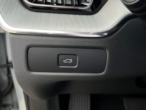 Used 2025 Volvo XC60 B5 Plus AWD/4WD image 16