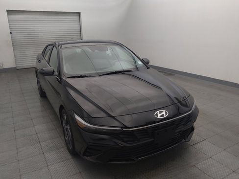 Used 2025 Hyundai Elantra SEL FWD image 14