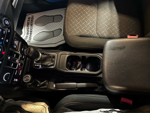 Used 2024 Jeep Gladiator Mojave w/ Technology Group image 25