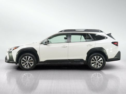 Used 2024 Subaru Outback Premium AWD/4WD image 2