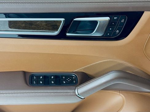 Certified 2023 Porsche Cayenne S Platinum image 11