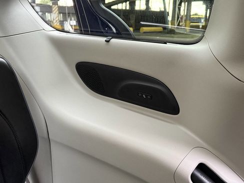 Used 2017 Chrysler Pacifica Limited w/ Tire & Wheel Group image 62