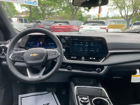 New 2026 Chevrolet Equinox LT AWD/4WD image 11