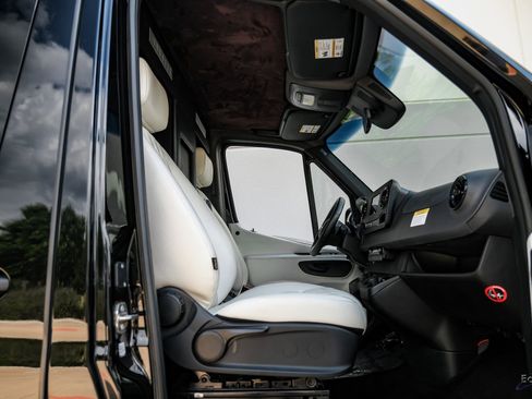 Used 2022 Mercedes-Benz Sprinter 2500 image 38