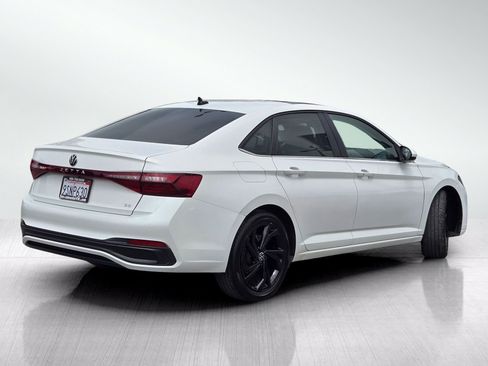 Used 2025 Volkswagen Jetta SE w/ Sunroof Package FWD image 4
