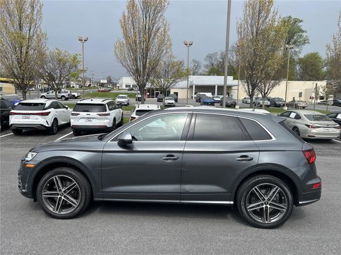 Used 2020 Audi SQ5 Premium Plus w/ Premium Plus Package image 2