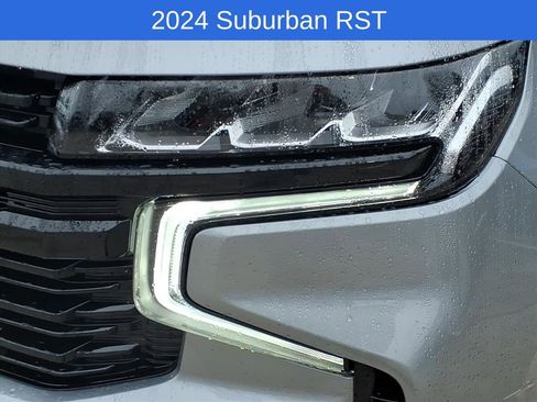 Used 2024 Chevrolet Suburban RST w/ Luxury Package AWD/4WD image 10