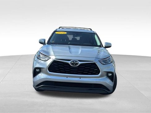 Used 2020 Toyota Highlander LE image 2