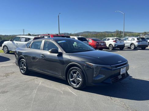 Used 2025 Kia K4 LXS image 28