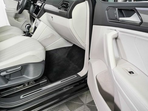 Certified 2023 Volkswagen Tiguan SE R-Line FWD image 26