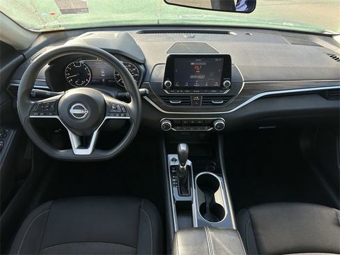 Used 2024 Nissan Altima 2.5 SV image 9